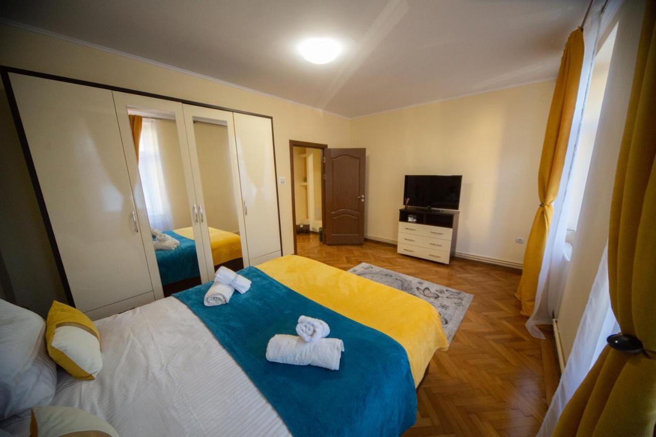 Happy Mood Apartment 5 Brasov Bagian luar foto