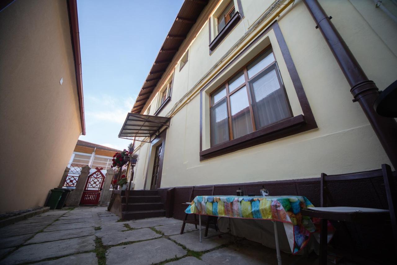 Happy Mood Apartment 5 Brasov Bagian luar foto