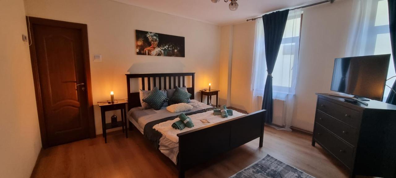 Happy Mood Apartment 5 Brasov Bagian luar foto