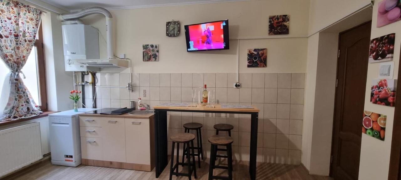 Happy Mood Apartment 5 Brasov Bagian luar foto